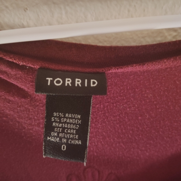 Torrid Women's Burgundy/purplish stylish Top Casual size 0, floral print on back - Picture 2 of 10